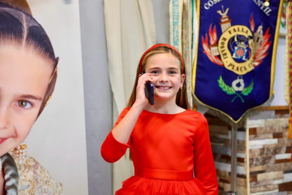 Julia Vizcayno recibe la llamada de María José Catalá como Fallera Mayor Infantil 2027